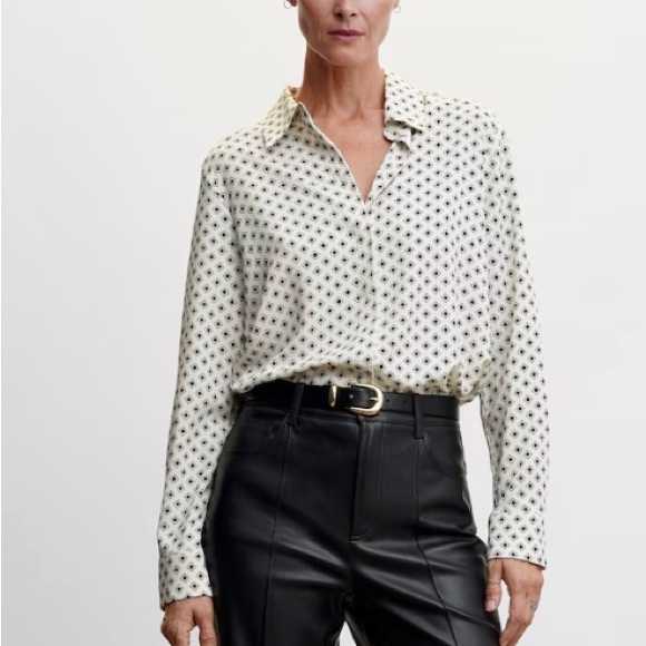 NWT. Buttoned flowy shirt. Size 16 - Picture 4 of 5